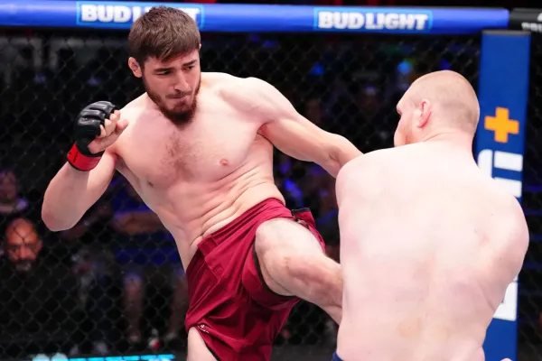 Čečenský bijec umlátil za 30 sekund soupeře a promluvil o titulu UFC