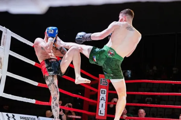 Český dvacetiletý talent krotí démony i soupeře v kleci. Brazilce uspal KO kopem na hlavu