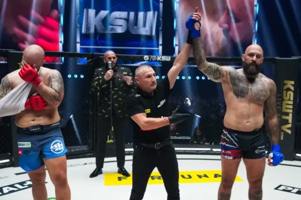 Chci si ho v kleci ulovit sám. Martínek nabídl zraněnému soupeři odvetu