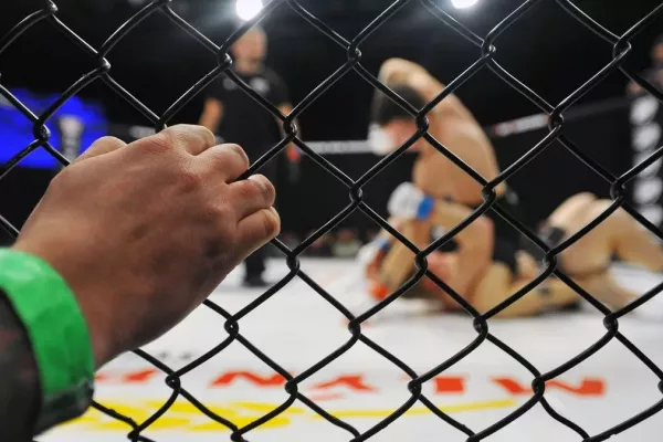 Chladnokrevná vražda na dětské oslavě. Bojovník MMA se mstil za smrt syna