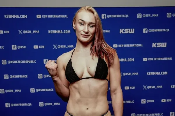 Dala si polštářovou bitku, ohromila na váze a poté zničila Brazilku z UFC