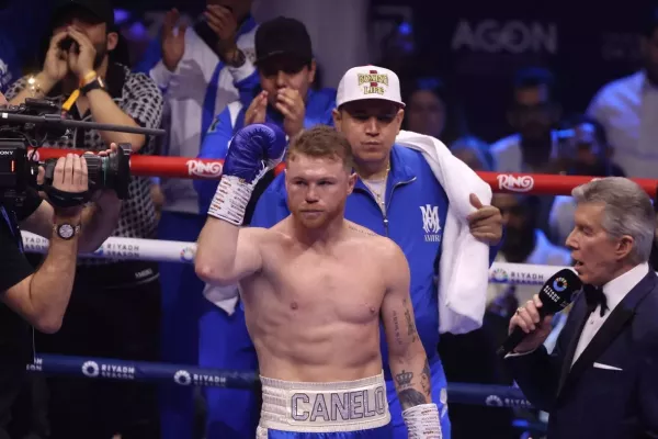 Další megazápas boxu na Netflixu. Canelo vs. Crawford pomůže promovat i šéf UFC, na úkor vlastní akce