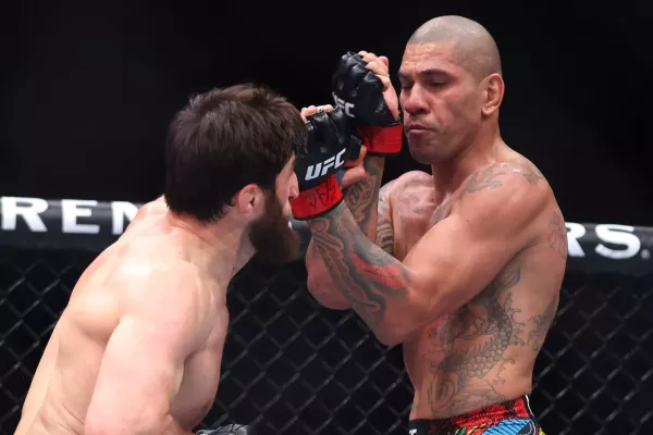 Další pás míří do Dagestánu. Legenda UFC volá po odvetě, o šanci se hlásí Procházka