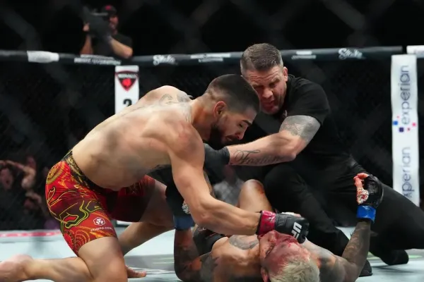 Debut jako hrom. Šampion okouzlil UFC, předvedl likvidační K. O.