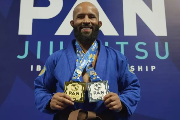 Demetrious Johnson ovládl turnaj v brazilském jiu-jitsu, poradit si dokázal i s mnohem většími soupeř