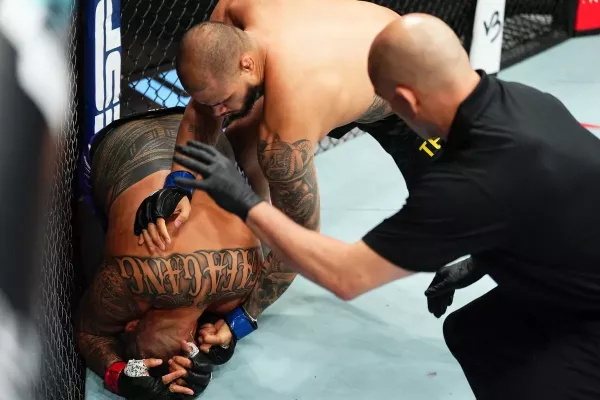 Demolice v UFC. Dvoumetrový obr zničil soupeře za 35 sekund