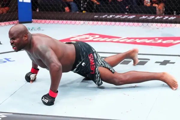 Demolice za 35 sekund v UFC. Jenže každý se zásahem rozhodčího nesouhlasí