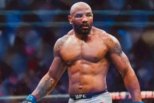 Děsivý Yoel Romero se nečekaně vrátil do boje, hvězdu fackované v ringu zničil za pár vteřin