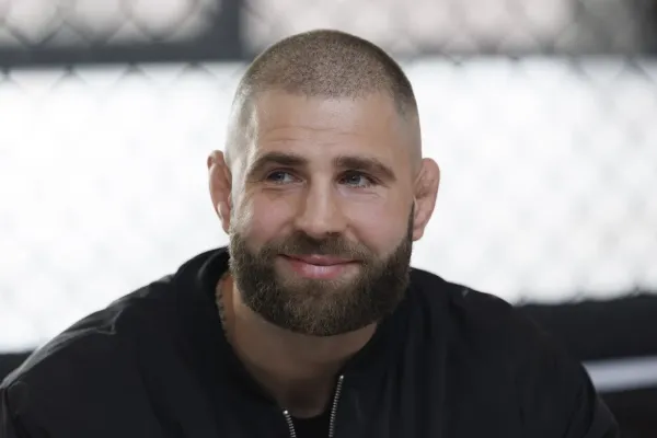 Divočina na hotelu: UFC si utahuje z Jiřího Procházky