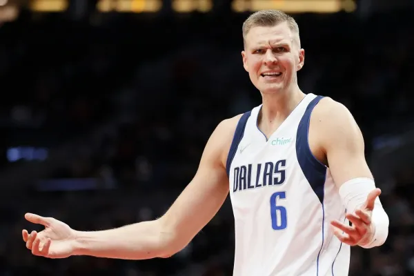 Do MMA se zamiloval basketbalista, měří 218 centimetrů