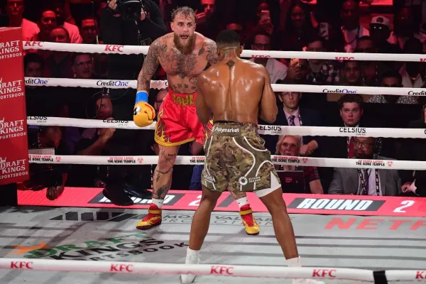 Domluvený výsledek? Podezřelý zápas mezi Paulem a Joshuou se stal terčem divokých spekulací