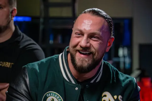 Drama v Clashi: Mikulášek zrušil zápas, Novotný zaskočil výběrem soupeře a Enžl promluvil o zraněné ruc