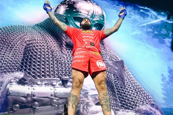 Drama v KSW: Michal Martínek předvedl soustředěný výkon, Brazilec odcházel s pláčem