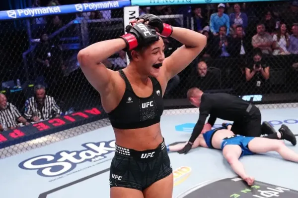 Drtivé koleno do hlavy. Pereira slaví v UFC senzační vítězství