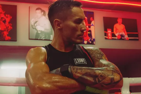 Dvojitá nálož pro nejlepšího českého boxera. Přijde ale o Vánoce