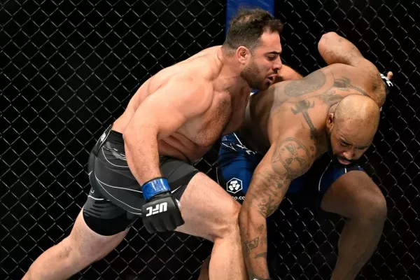 Egyptský "Hulk" ukázal, že pověsti o něm nelhaly, ustál tvrdé rány a premiéru v UFC zvládl vítězně