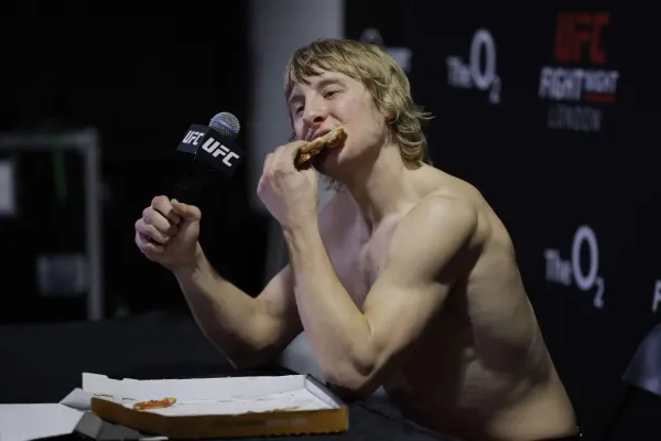 Enormně přibral a změnil se. To není ten stejný týpek, co bojoval o titul UFC