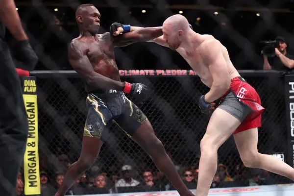 Éra Israela Adesanyi je nejspíš u konce. Bojovníci reagují na čtvrtou porážku v řadě