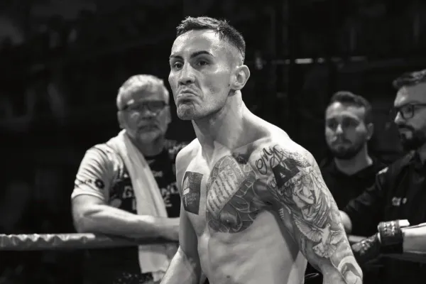 Expresní jízda českého boxera, Kolumbijec nevydržel. Dekýš je stále neporažen