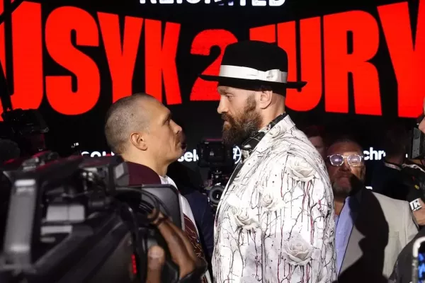 FOTO: Poslední chvíle před velkou odvetou těžkých vah. Boxeři Fury a Usyk se chystají na zápas roku