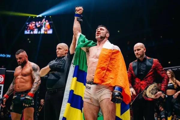 Fleury ladí formu po boku Tarzana. Je to zvíře, chválil ho bývalý šampion UFC
