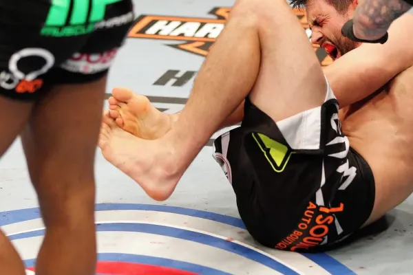 Hrůza v kleci. Ruský bojovník se zranil způsobem, který šokoval šéfa ligy