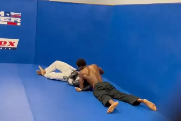 Internetový válečník se střetl s UFC zápasníkem a narazil