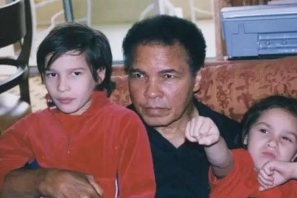 Jablko nepadlo daleko od stromu, vnuk Muhammada Aliho se dal během covidu na MMA a podepsal smlouvu s PFL