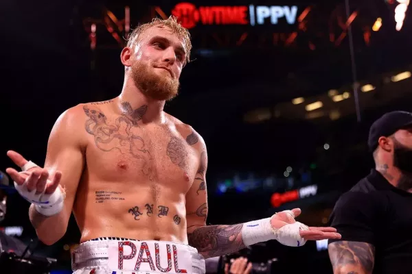 Jake Paul ukázal, jak se inkognito dostal na turnaj UFC 306, kam měl prý zákaz vstupu