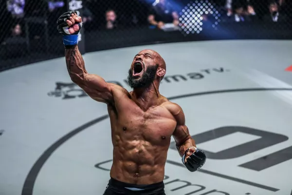 Jako šampion jsem přišel, jako šampion zvedám zadek a jdu pryč, rozloučila se legenda s MMA