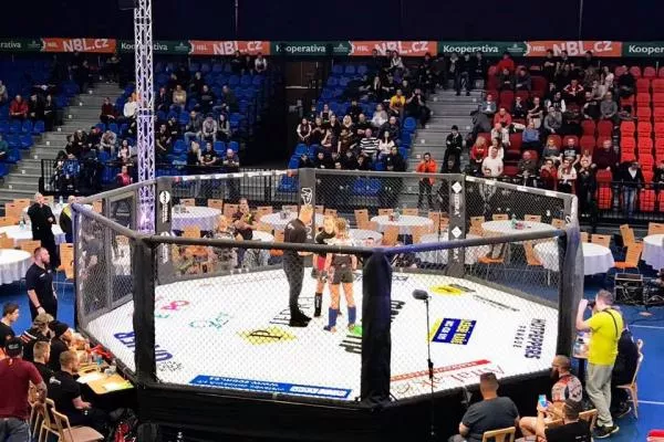 Jde se bojovat! V Praze do oktagonu vkročí na 100 zápasníků MMA