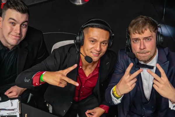 Je škoda, že ho nezavřeli v létě, prohlásil Vláďa Kadlec v Lamborghini Karlose Vémoly. Žihadlo dostane bláznivý polep