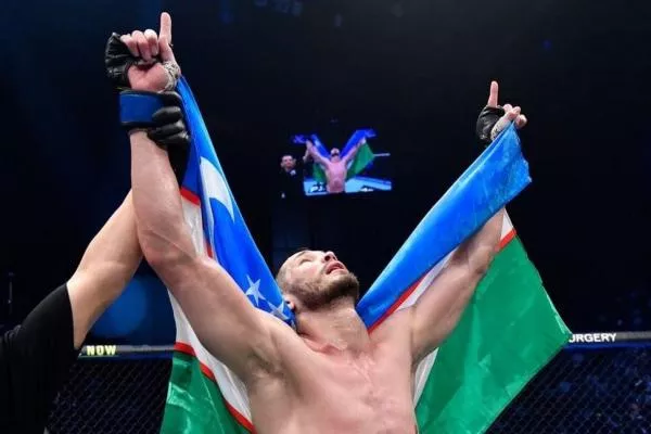 Je to tam! Muradov měl problémy s dýcháním, přesto slaví v UFC výhru na TKO!