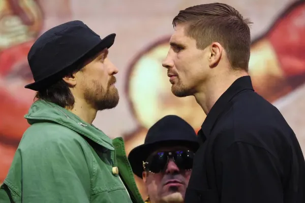 Jedna rána a může být zle. Usyk narazí na obra, který mu chce vyfouknout titul