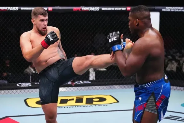 Jednou a dost. Polský obr byl po prohraném debutu vyhozen z UFC