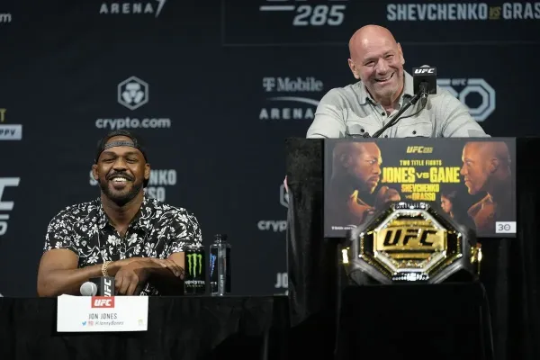 Jones a zápas UFC v Bílém domě? Šéf váhá, naštěstí má ještě čas na rozhodnutí