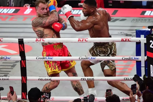 Joshua porazil Paula, KO přišlo až v šestém kole