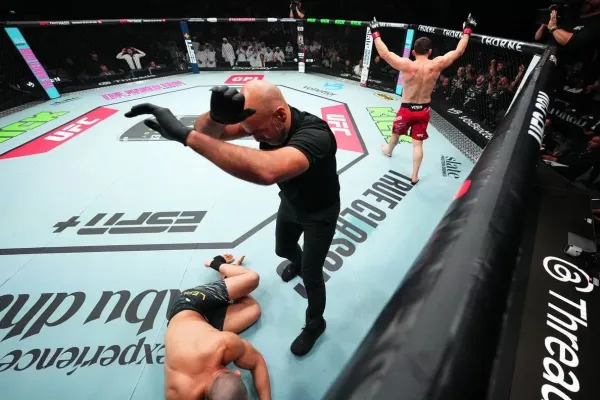 KO jednou ranou. Ruský veterán UFC zničil o deset let mladšího soupeře