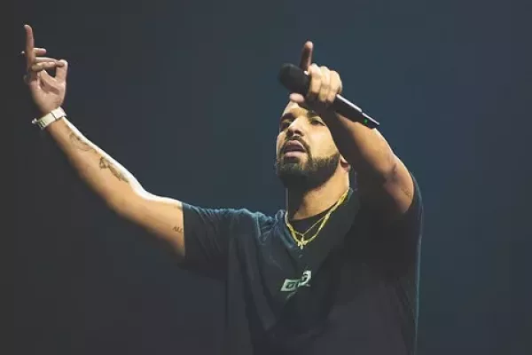 Kanadský raper Drake si vsadil na Usmana a přišel o více než 400 tisíc dolarů