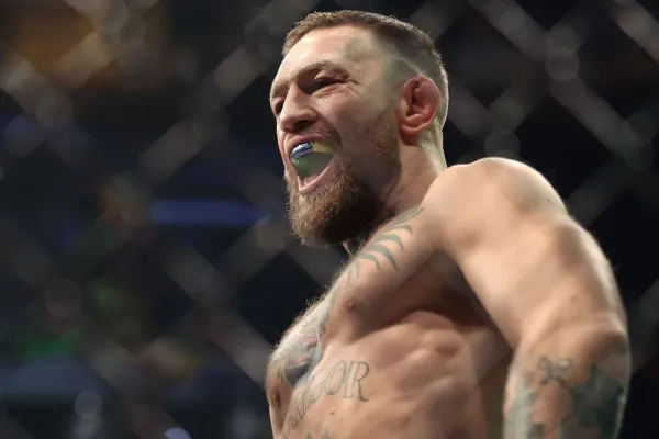 Kariérní odkaz v troskách. McGregor opět napadl muže v baru