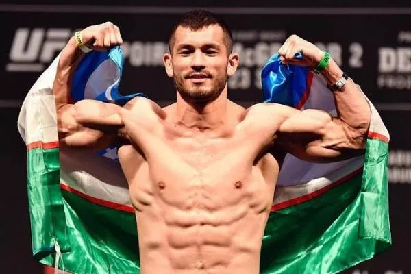 Když budeme vyhrávat, UFC přijede do Prahy i do Uzbekistánu, věří Muradov