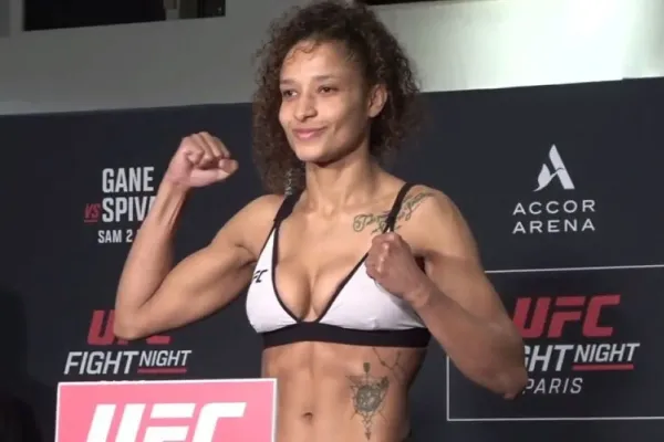 Koleno a KO. Zápasnice UFC sejmula trenéra