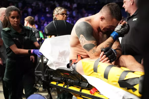 Konec po 15 sekundách, těžká váha ležela v bolestech na zemi. Hrozné, vzpomíná britská hvězda UFC