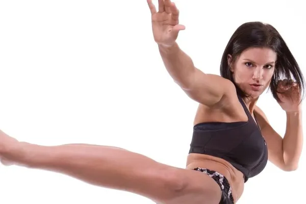 Královna MMA se vrací, čeká ji bitva s krásnou a nebezpečnou herečkou