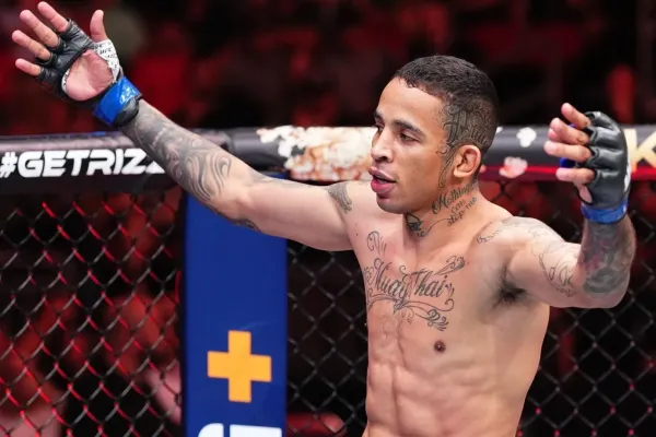 Kuřák z UFC uspal soupeře loktem z otočky