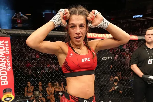 Legendární bojovnice UFC svlékla triko a chvála se jen hrnula