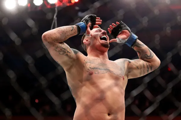 Lehká váha UFC trénovala se šampionem. Obr skončil na lopatkách