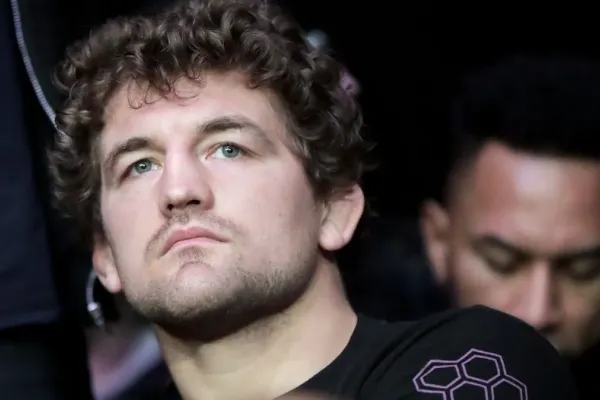 Ležel na smrtelné posteli. Bojovník utekl hrobníkovi z lopaty a trénuje, vyhráno ale nemá