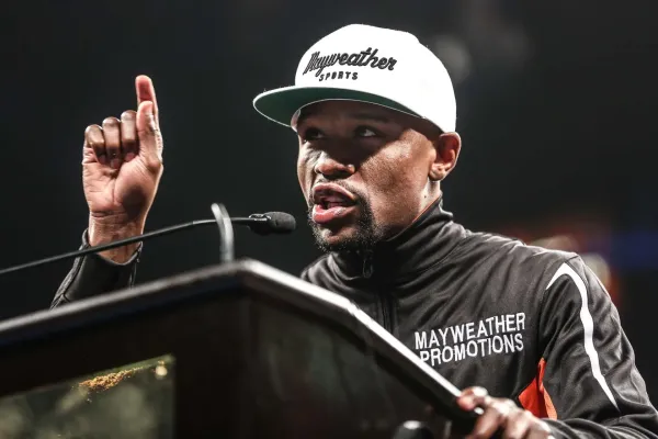 Mayweather v průšvihu. Luxusní šperky za miliony údajně platil nekrytými šeky