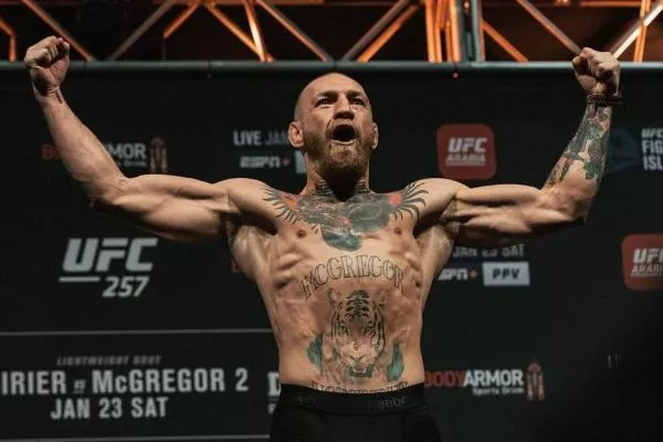 McGregor nabobtnal, rozdíl je zarážející. Je tohle opravdu irský bojovník MMA?